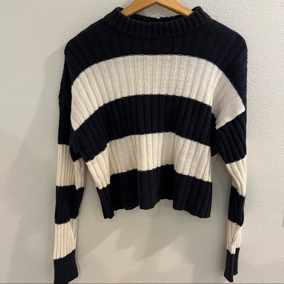 Chunky cable knit navy and white rugby stripe sweater mock neck cropped - Picture 1 of 4